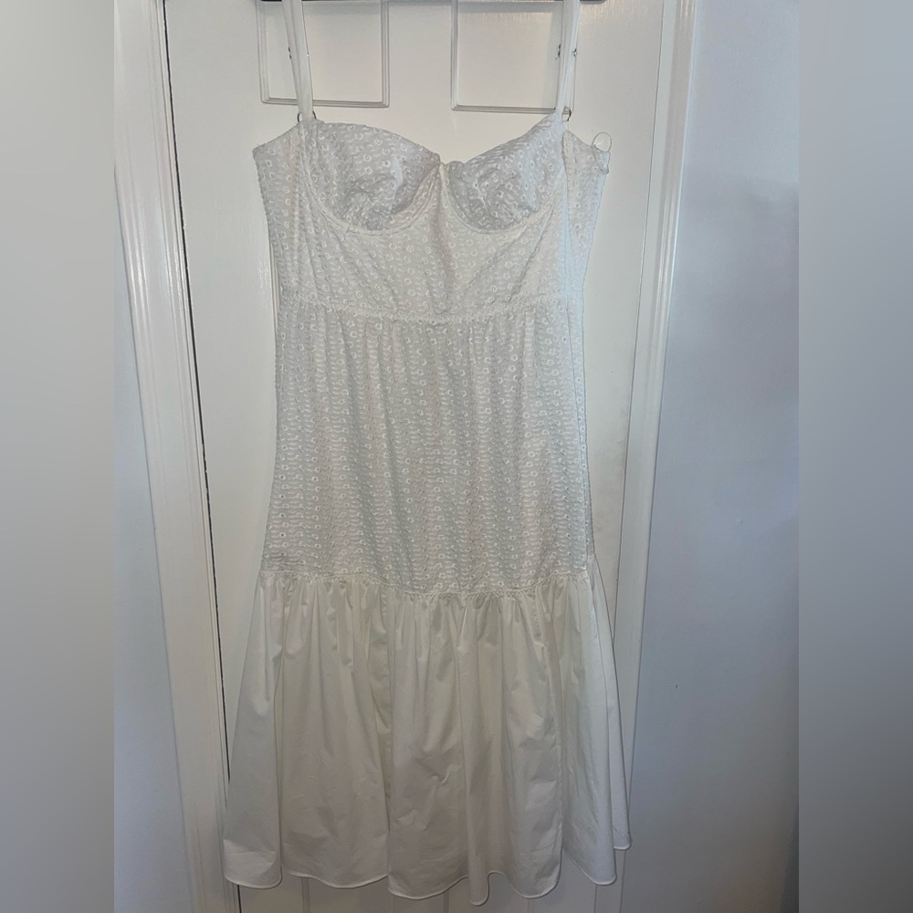 Never worn White House of CB dress! Size L+ (12) w/ larger cups. - Picture 2 of 7